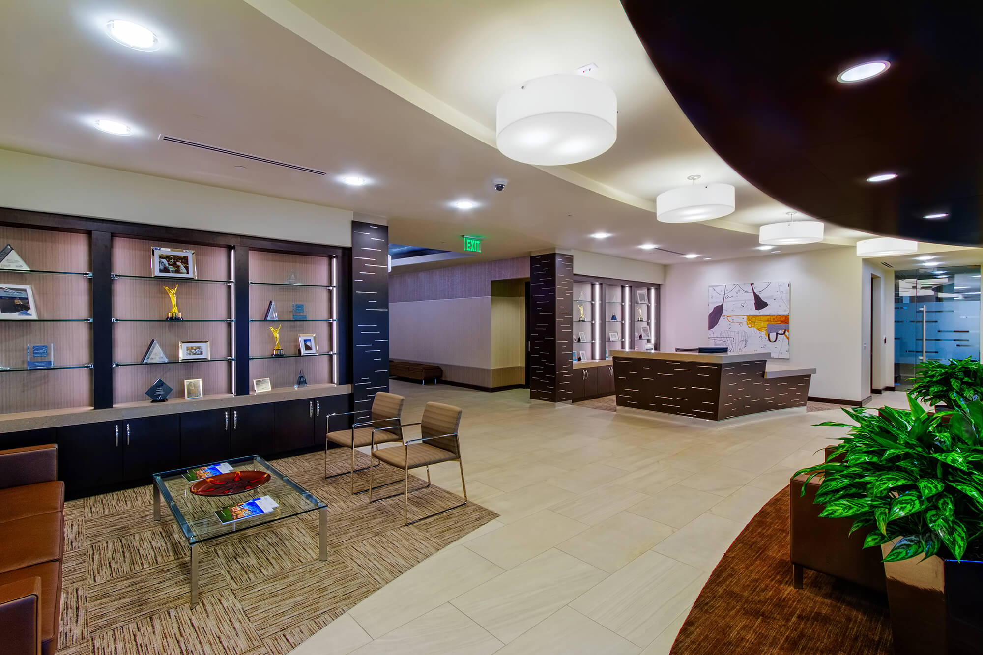 #Flashbackfriday to our work on Meritage Homes Corporate Headquarters in Scottsdale, Arizona! This 55,000S SF Class A office T.I. features stylish designs, a large training room, and a state-of-the-art conference room. Intense planning and coordination were required to properly sequence material deliveries and installations. Unique design elements included leather-wrapped ceilings, extensive millwork, custom framing features, and high-end lighting. See the full project at the link below! https://venncompanies.com/projects/tenant-interiors/meritage-homes/ Architect: @pinnacledesignaz . . . . . #construction #commercialrealestate #constructionmarketing #constructionequipment #commercialrealestate #constructionmanagement #constructionsite #contractor #contractorlife #contractors #contractorsofinsta #generalcontractor #generalcontractors #constructionphotos #realestate #constructionphotography #constructionlife #arizona #GC #Scottsdale #tenantinterior #meritagehomes #realestate